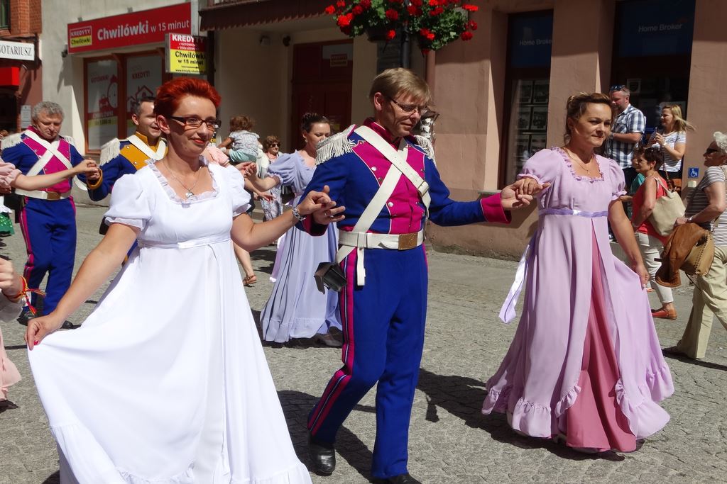 Barwny korowód folklorystyczny przeszedł przez Legnicę