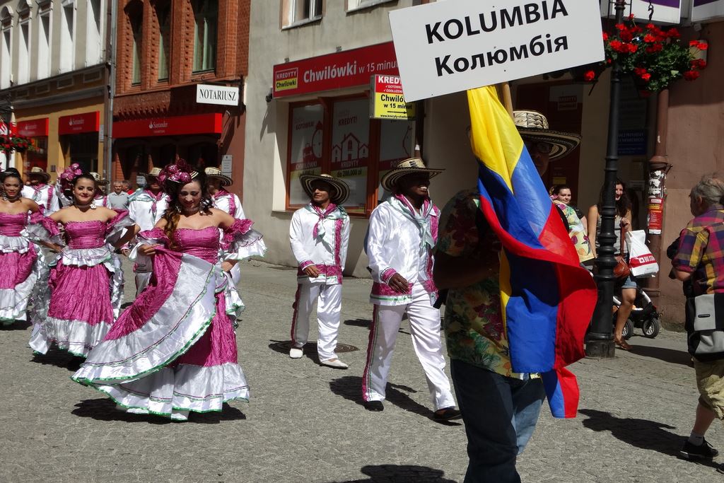 Barwny korowód folklorystyczny przeszedł przez Legnicę