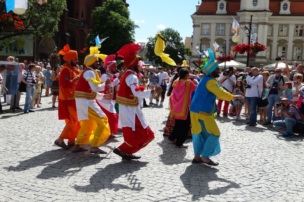 Barwny korowód folklorystyczny przeszedł przez Legnicę