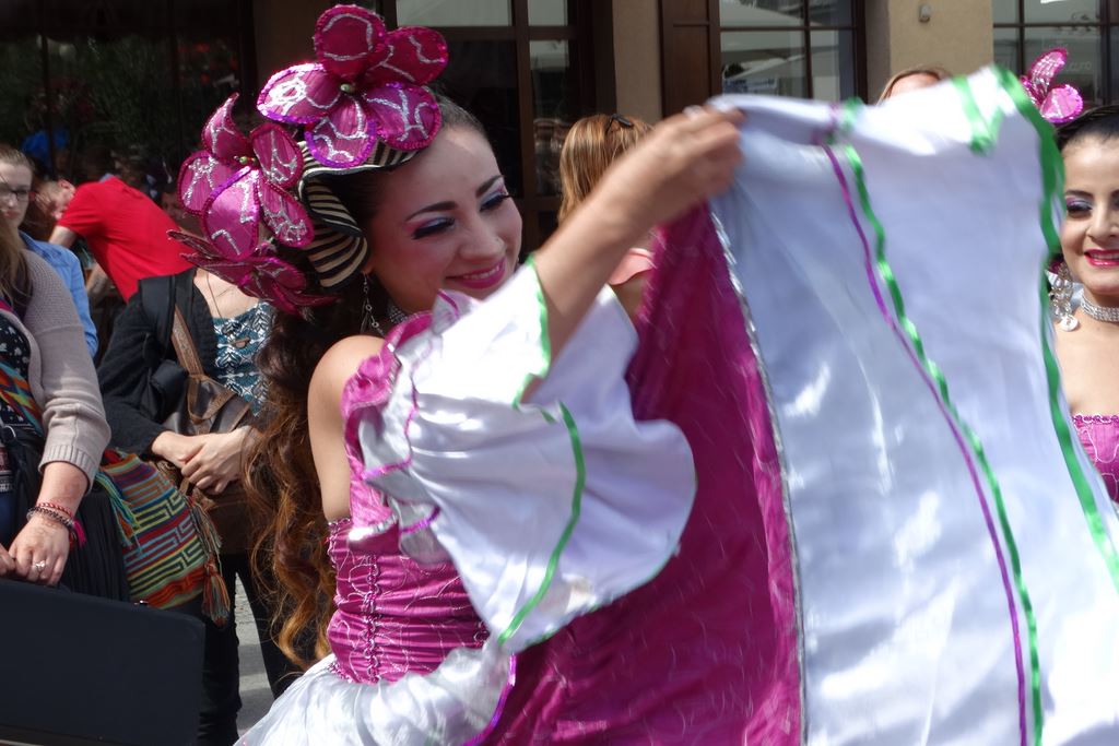 Barwny korowód folklorystyczny przeszedł przez Legnicę