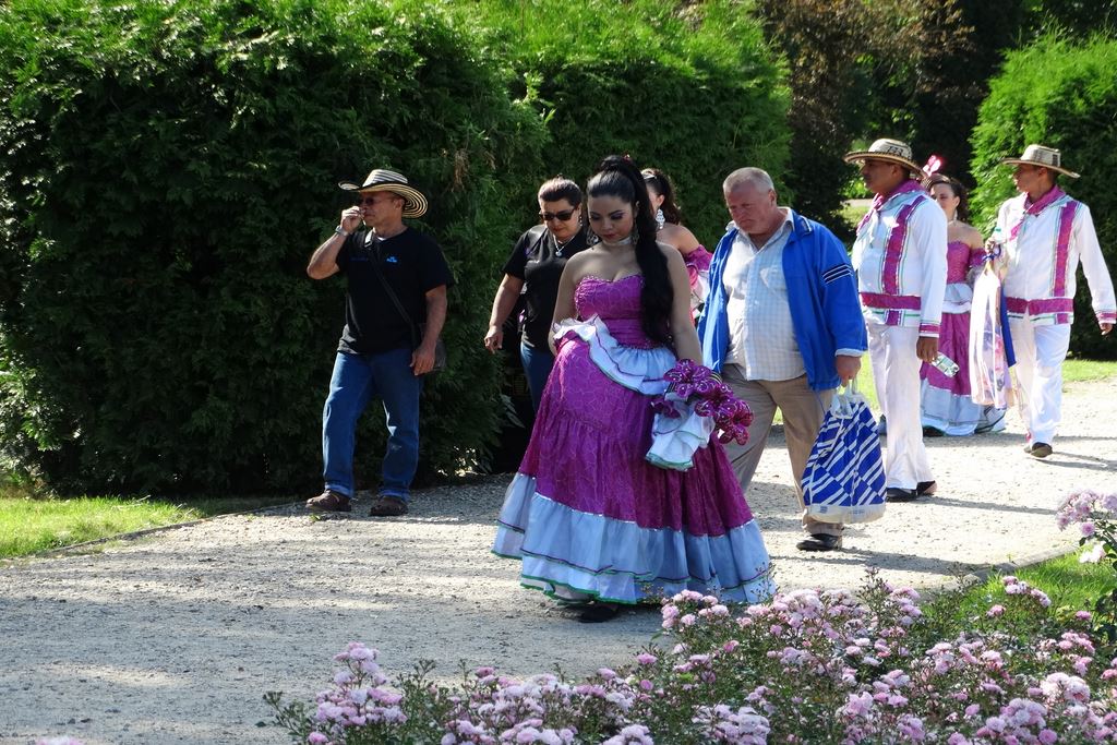 Barwny korowód folklorystyczny przeszedł przez Legnicę