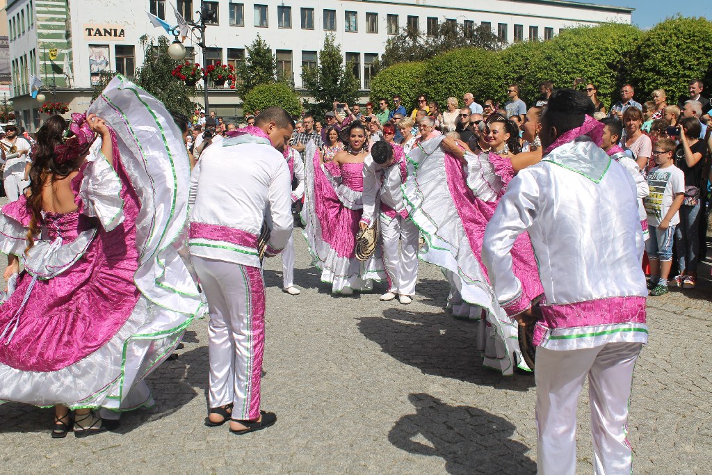Barwny korowód folklorystyczny przeszedł przez Legnicę