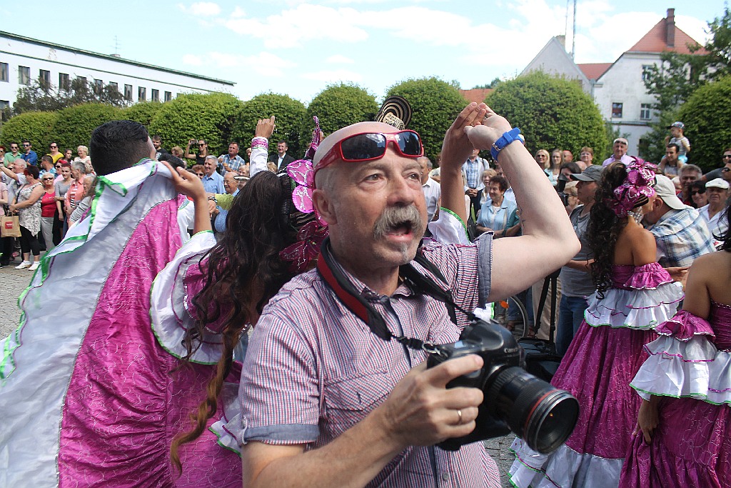 Barwny korowód folklorystyczny przeszedł przez Legnicę