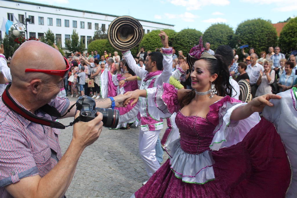 Barwny korowód folklorystyczny przeszedł przez Legnicę