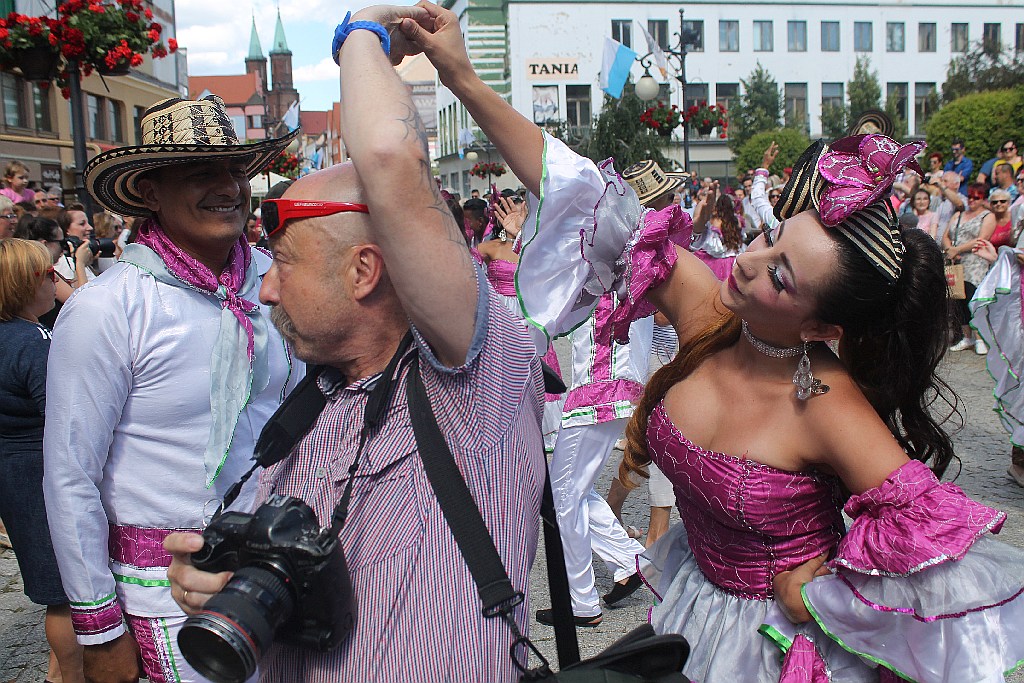 Barwny korowód folklorystyczny przeszedł przez Legnicę