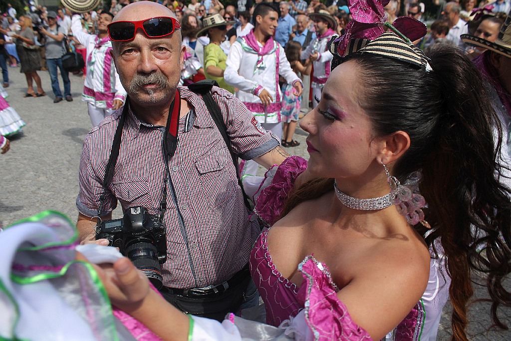 Barwny korowód folklorystyczny przeszedł przez Legnicę