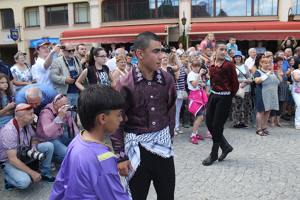 Barwny korowód folklorystyczny przeszedł przez Legnicę