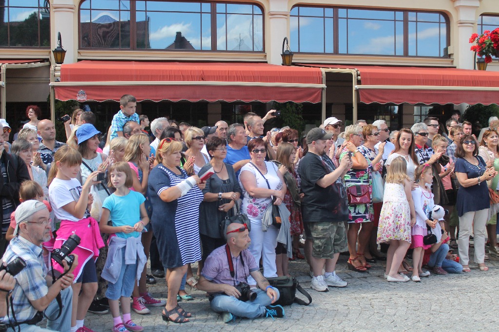 Barwny korowód folklorystyczny przeszedł przez Legnicę