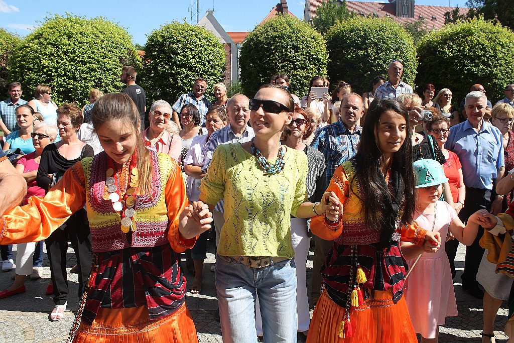 Barwny korowód folklorystyczny przeszedł przez Legnicę