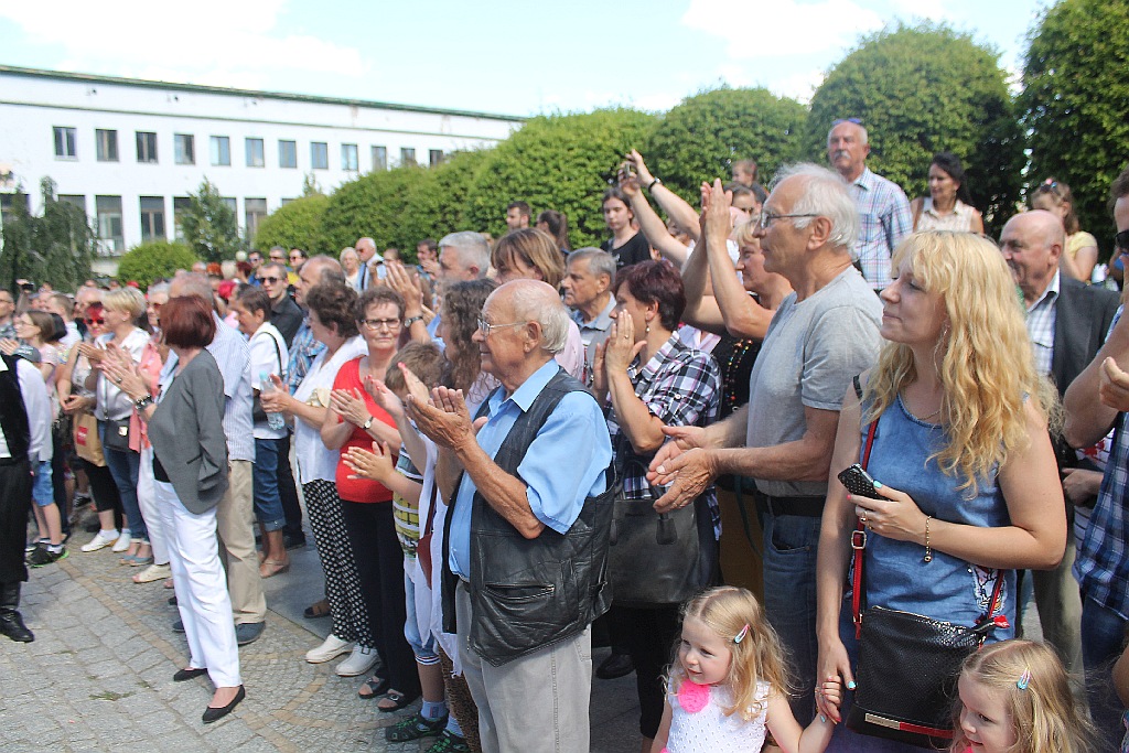 Barwny korowód folklorystyczny przeszedł przez Legnicę