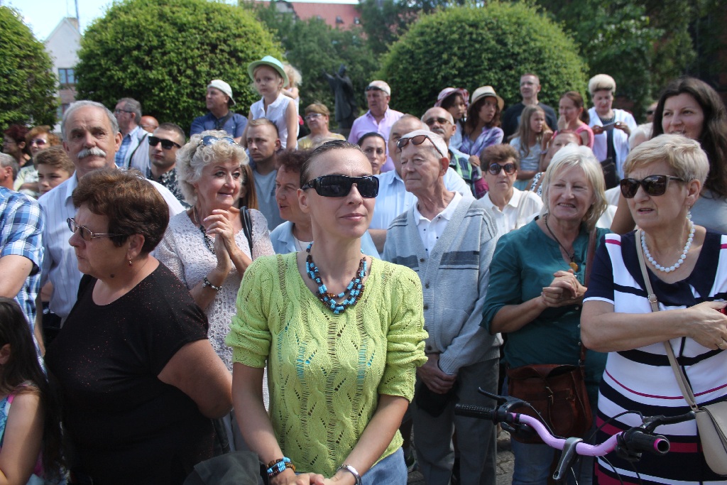 Barwny korowód folklorystyczny przeszedł przez Legnicę
