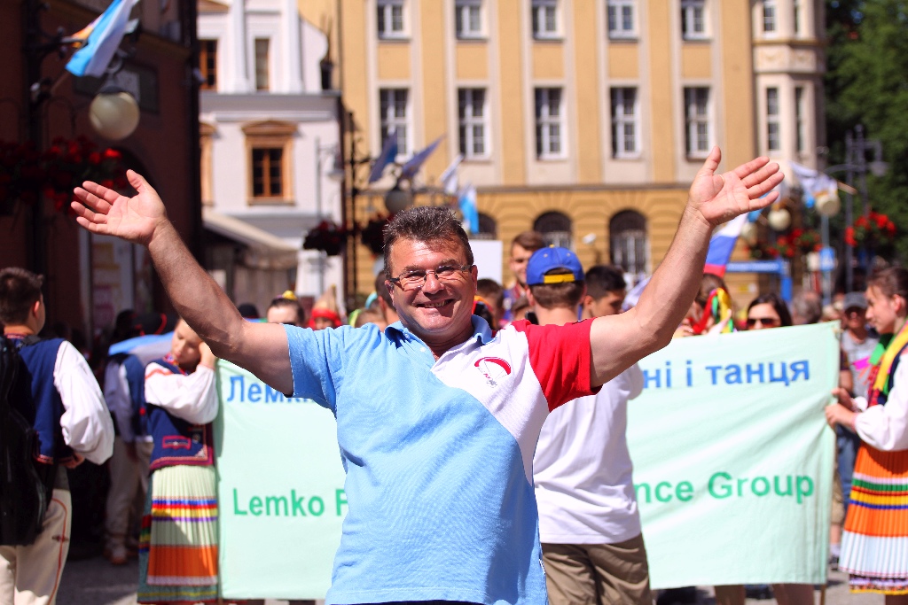 Barwny korowód folklorystyczny przeszedł przez Legnicę