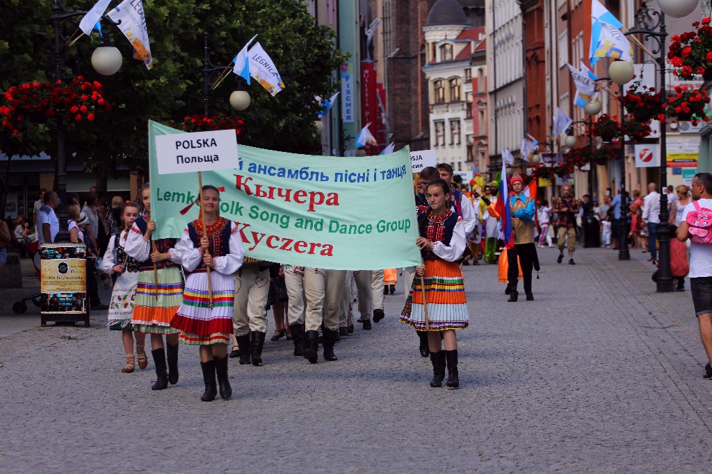 Barwny korowód folklorystyczny przeszedł przez Legnicę