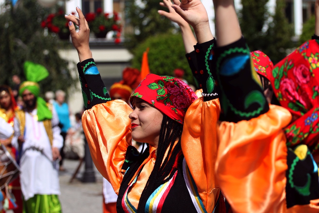 Barwny korowód folklorystyczny przeszedł przez Legnicę