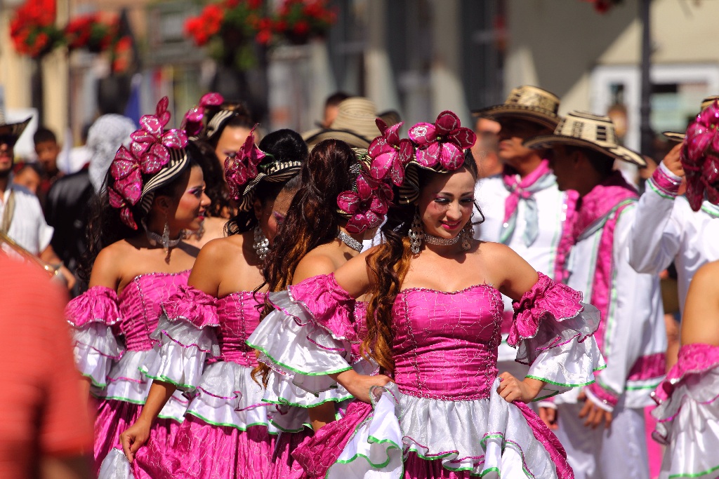 Barwny korowód folklorystyczny przeszedł przez Legnicę