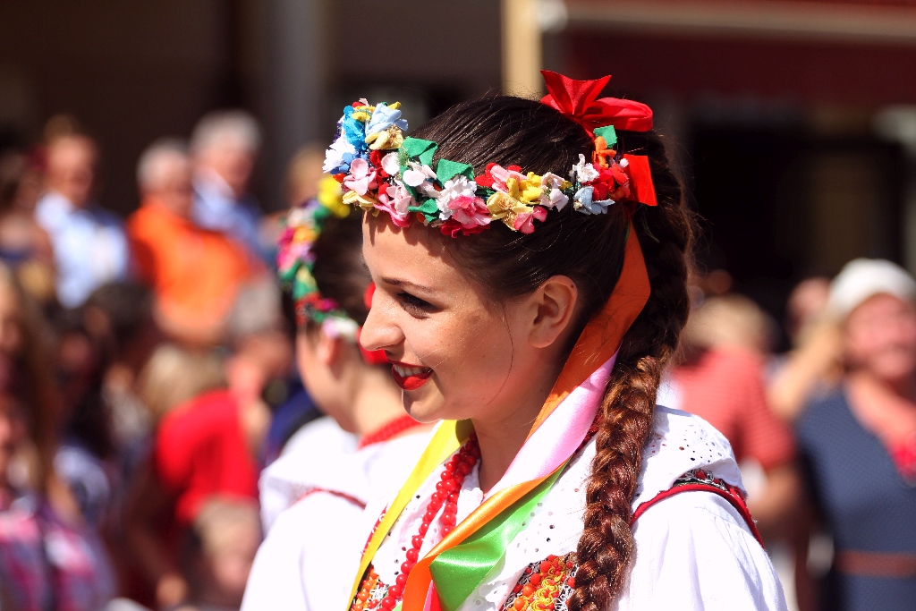 Barwny korowód folklorystyczny przeszedł przez Legnicę