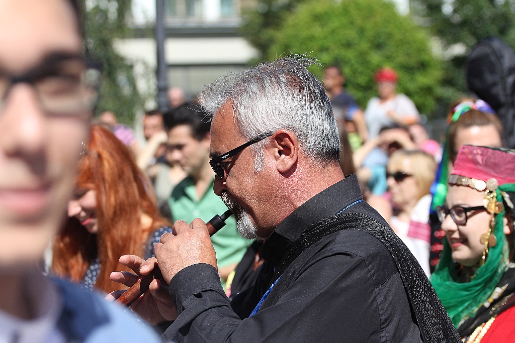 Barwny korowód folklorystyczny przeszedł przez Legnicę
