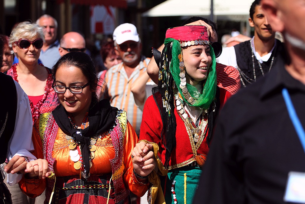 Barwny korowód folklorystyczny przeszedł przez Legnicę