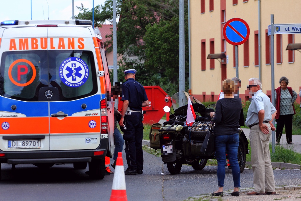 Wypadek na Okrężnej. Trzy osoby odwieziono do szpitala