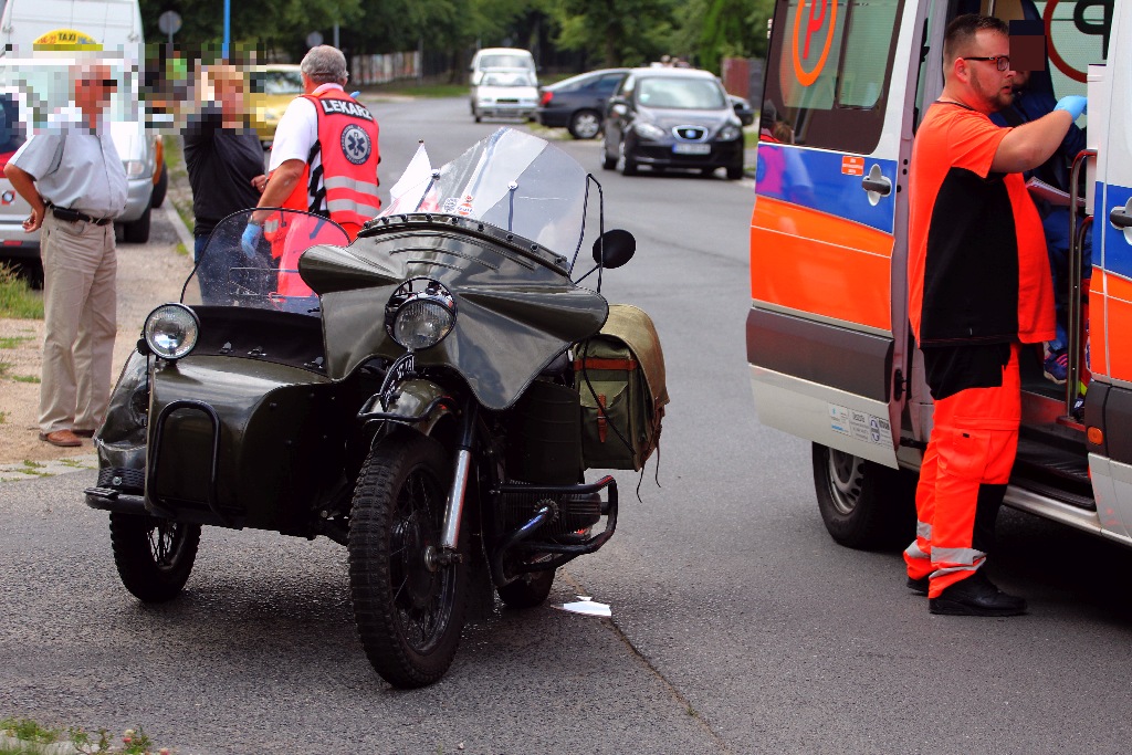 Wypadek na Okrężnej. Trzy osoby odwieziono do szpitala