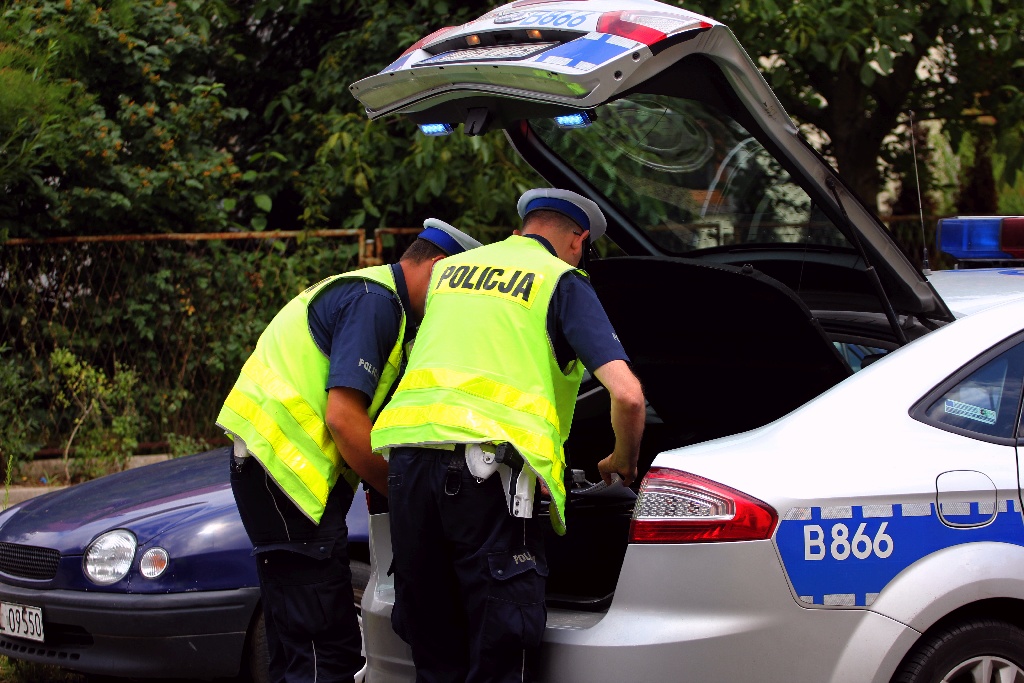 Wypadek na Okrężnej. Trzy osoby odwieziono do szpitala