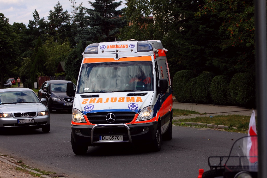 Wypadek na Okrężnej. Trzy osoby odwieziono do szpitala
