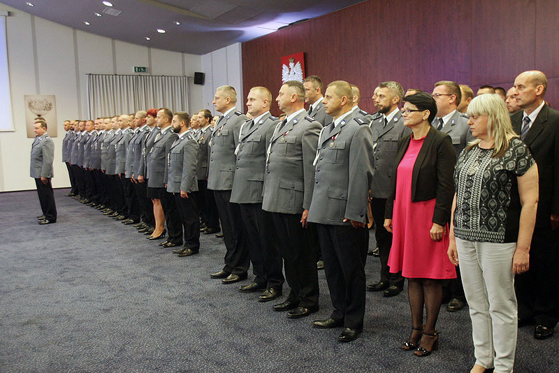 Akademia policyjna w Qubusie. Awanse, odznaczenia i ciepłe słowa