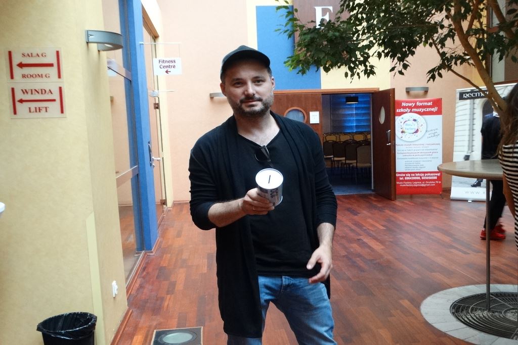 Pokaz mody. Aktorzy i projektanci specjalnie dla Konrada
