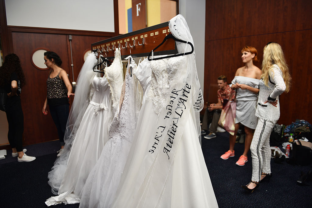 Gwiazdy seriali pokazały kreacje legnickich projektantów