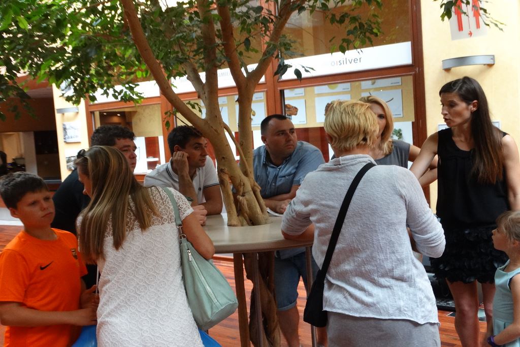 Pokaz mody. Aktorzy i projektanci specjalnie dla Konrada
