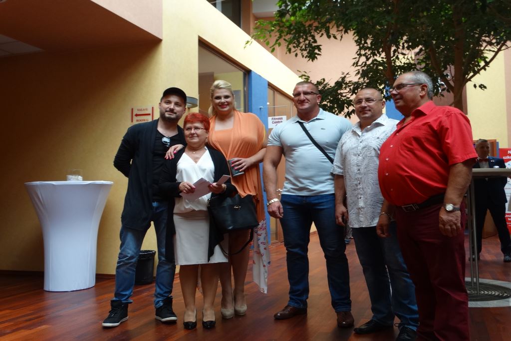 Pokaz mody. Aktorzy i projektanci specjalnie dla Konrada