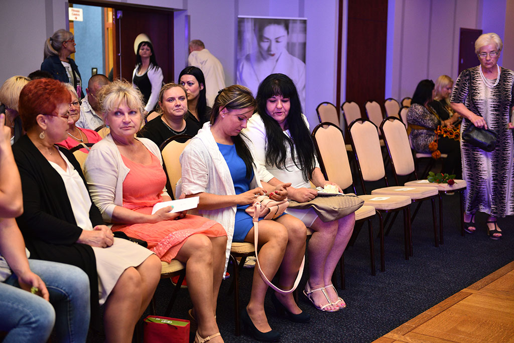 Gwiazdy seriali pokazały kreacje legnickich projektantów