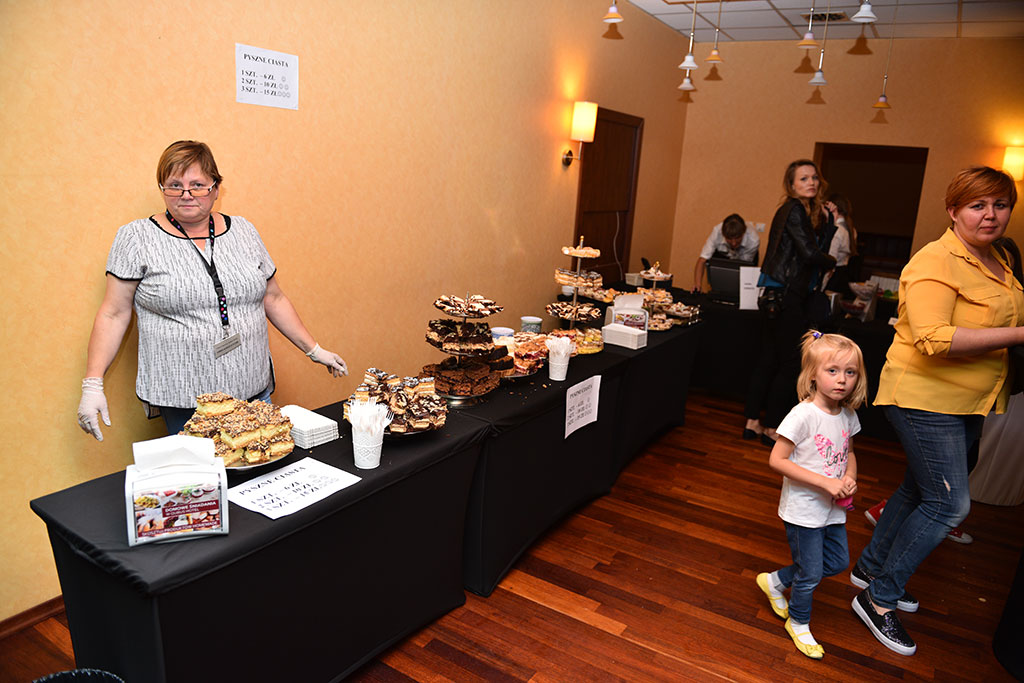 Gwiazdy seriali pokazały kreacje legnickich projektantów