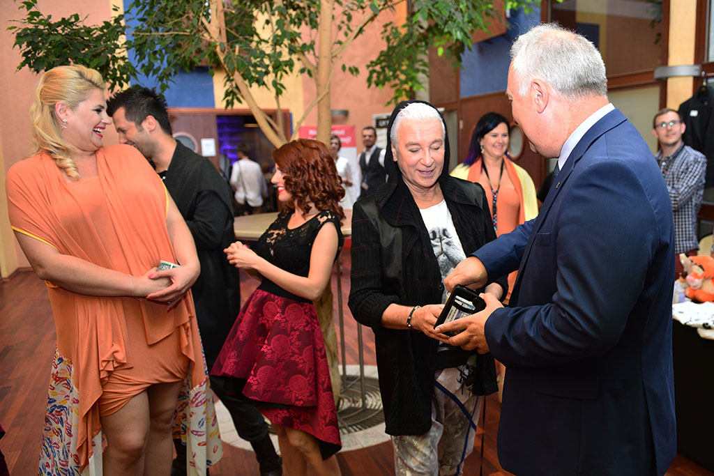 Gwiazdy seriali pokazały kreacje legnickich projektantów