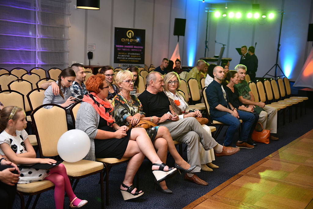 Gwiazdy seriali pokazały kreacje legnickich projektantów