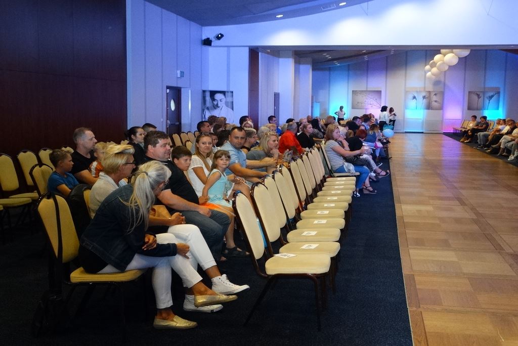 Pokaz mody. Aktorzy i projektanci specjalnie dla Konrada