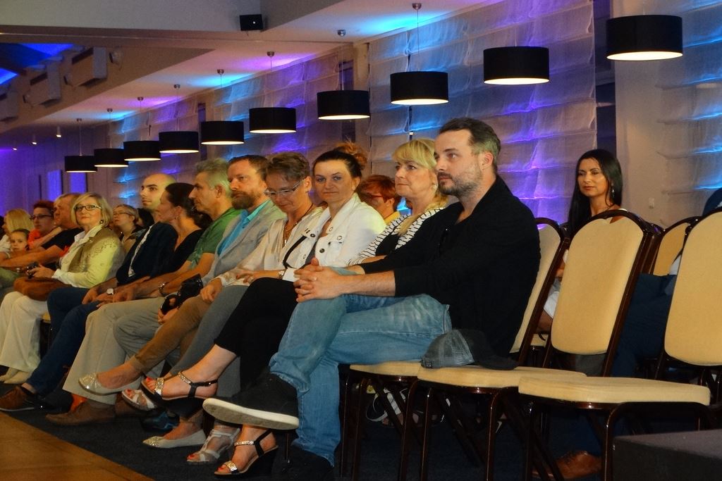 Pokaz mody. Aktorzy i projektanci specjalnie dla Konrada