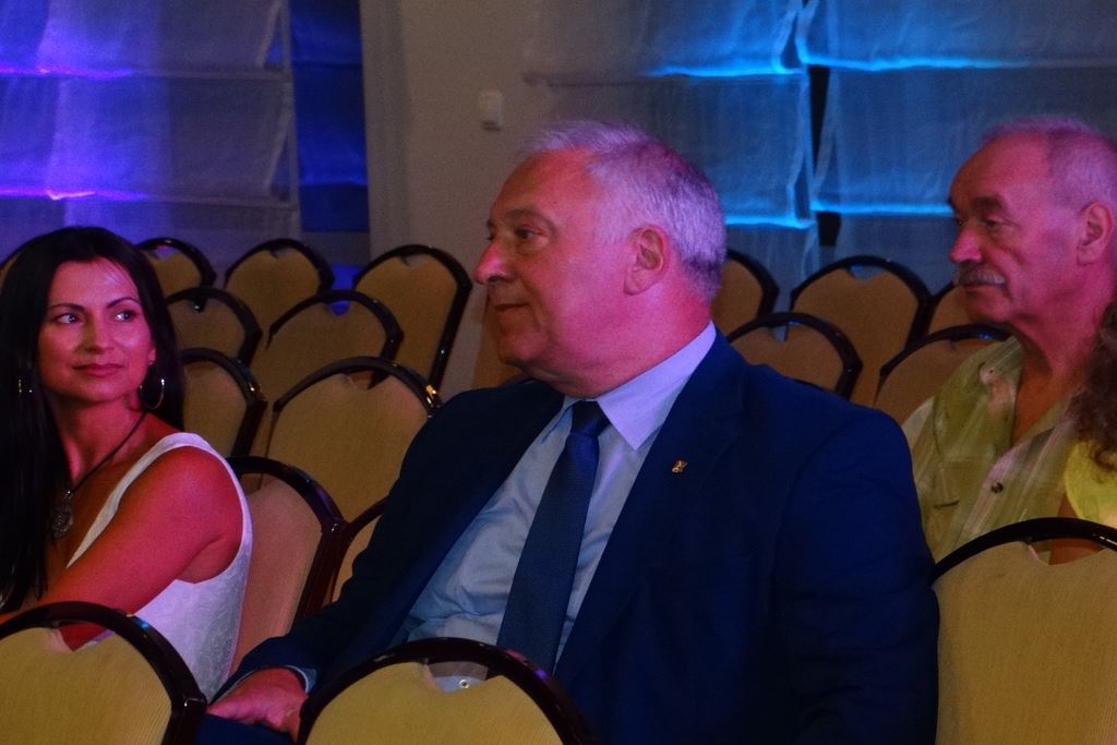 Pokaz mody. Aktorzy i projektanci specjalnie dla Konrada