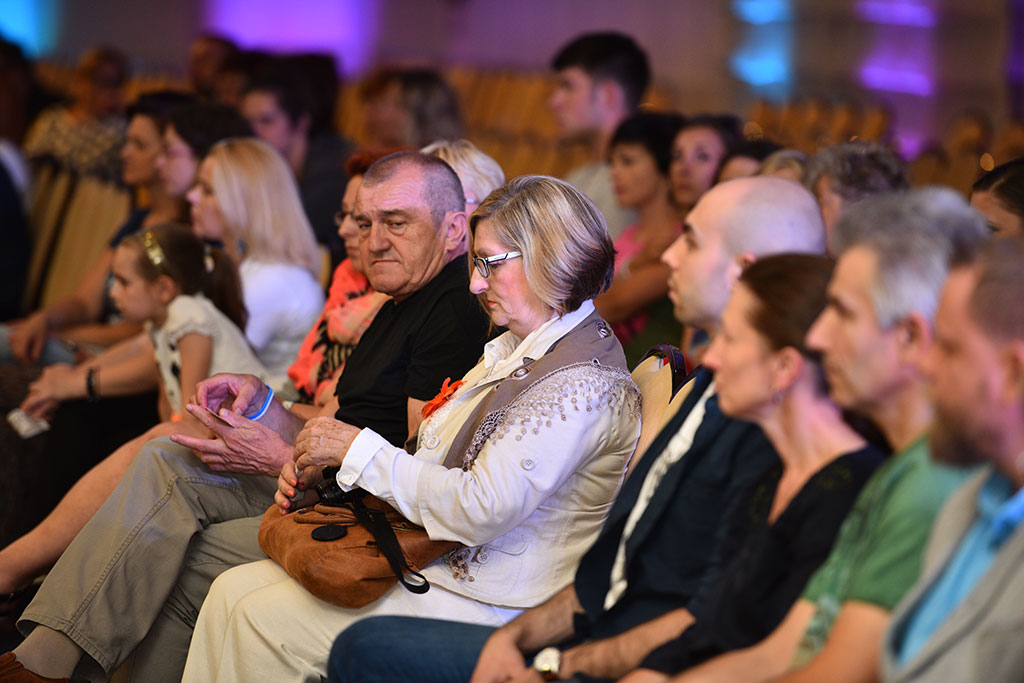 Gwiazdy seriali pokazały kreacje legnickich projektantów