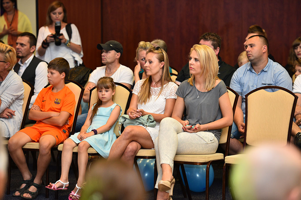 Gwiazdy seriali pokazały kreacje legnickich projektantów