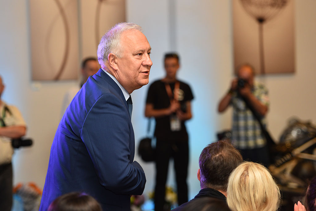 Gwiazdy seriali pokazały kreacje legnickich projektantów