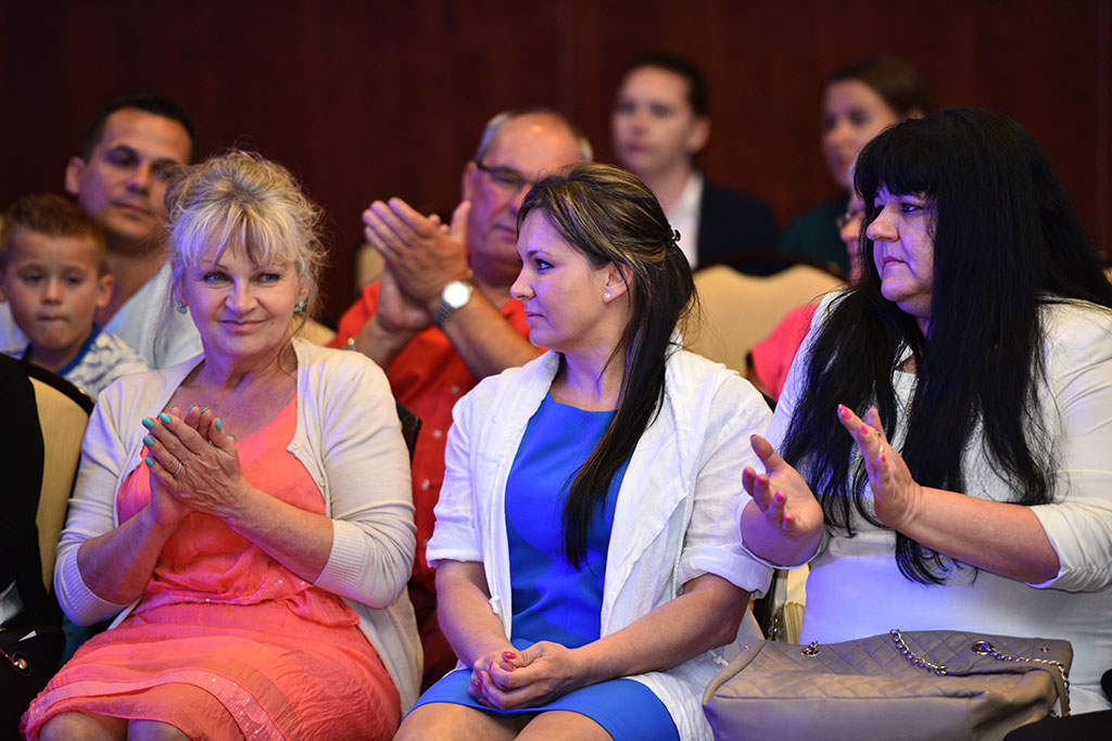 Gwiazdy seriali pokazały kreacje legnickich projektantów