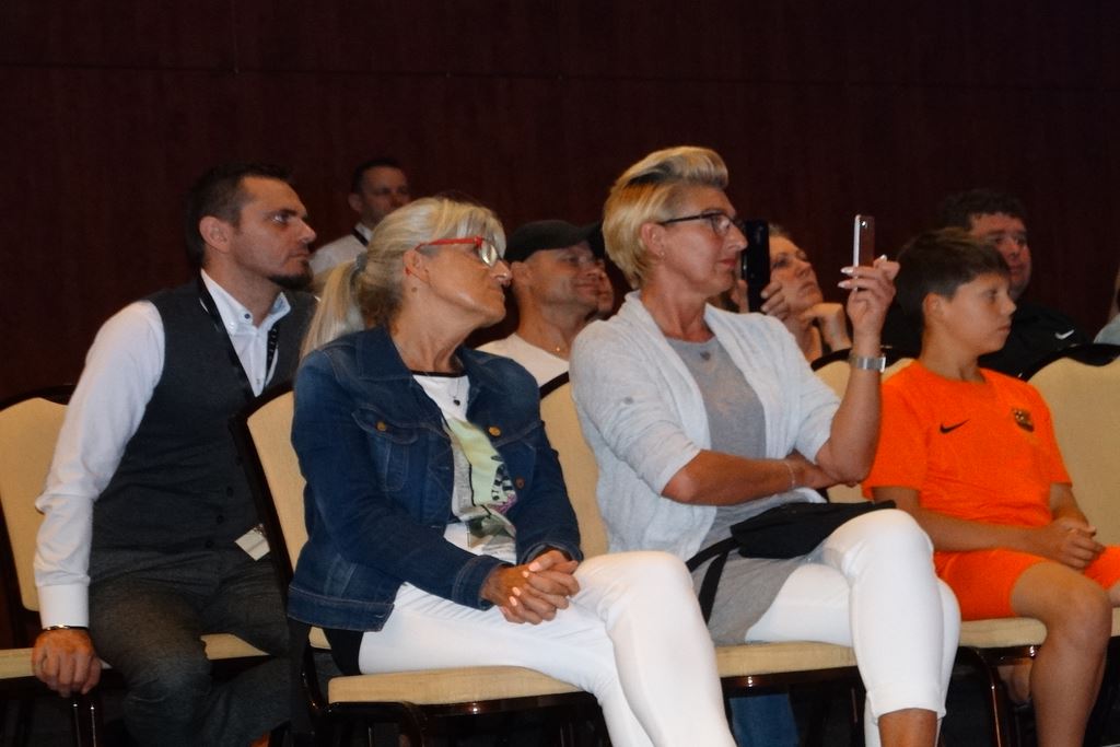 Pokaz mody. Aktorzy i projektanci specjalnie dla Konrada