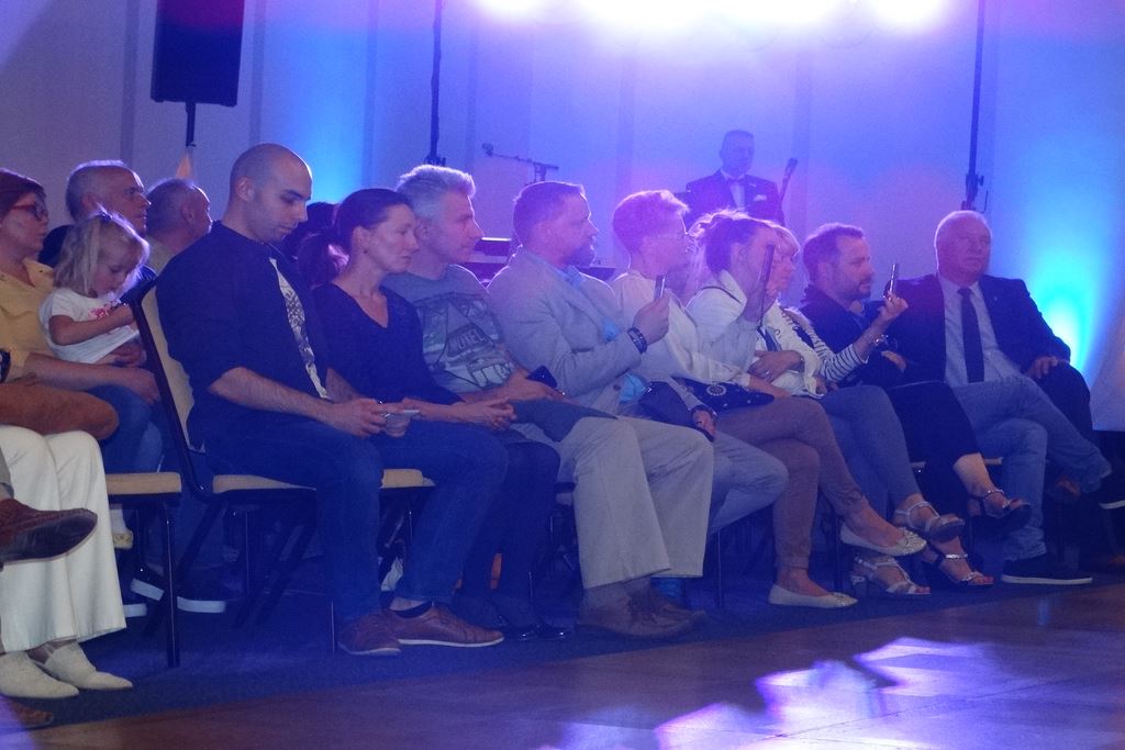 Pokaz mody. Aktorzy i projektanci specjalnie dla Konrada