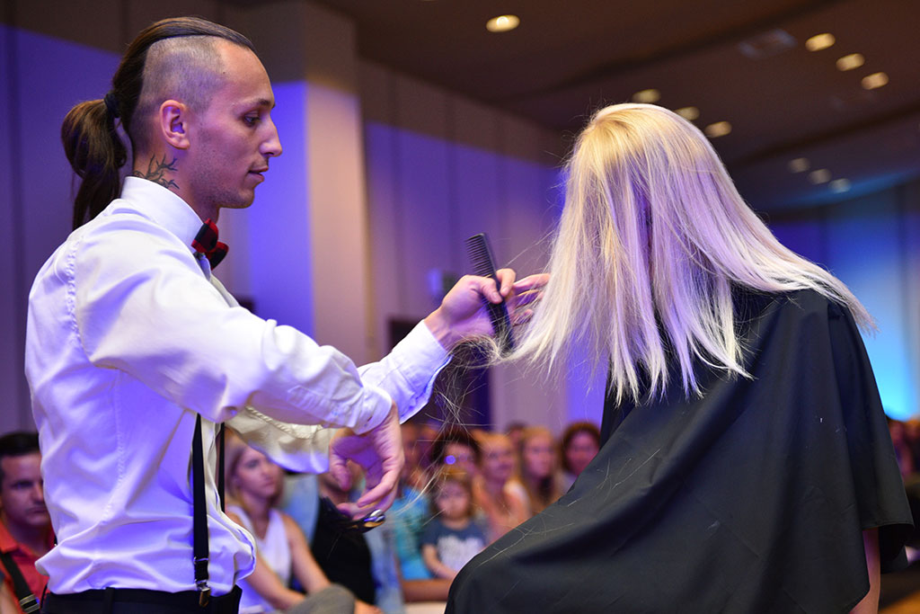 Gwiazdy seriali pokazały kreacje legnickich projektantów