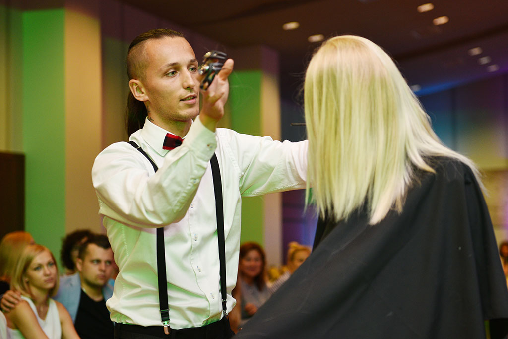 Gwiazdy seriali pokazały kreacje legnickich projektantów