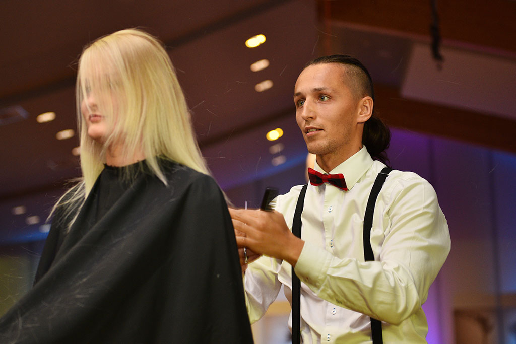 Gwiazdy seriali pokazały kreacje legnickich projektantów