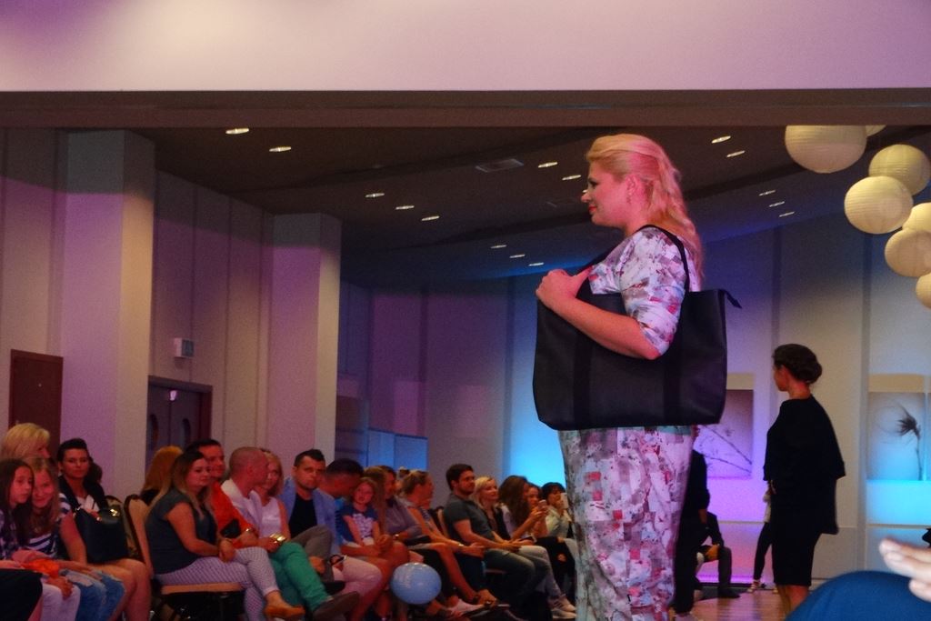 Pokaz mody. Aktorzy i projektanci specjalnie dla Konrada