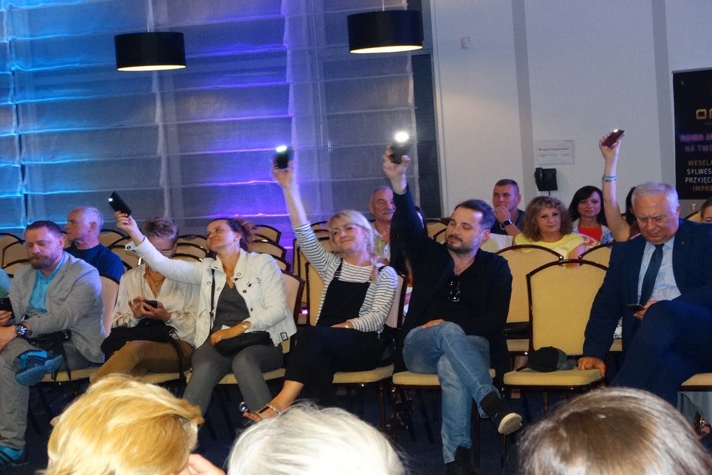 Pokaz mody. Aktorzy i projektanci specjalnie dla Konrada