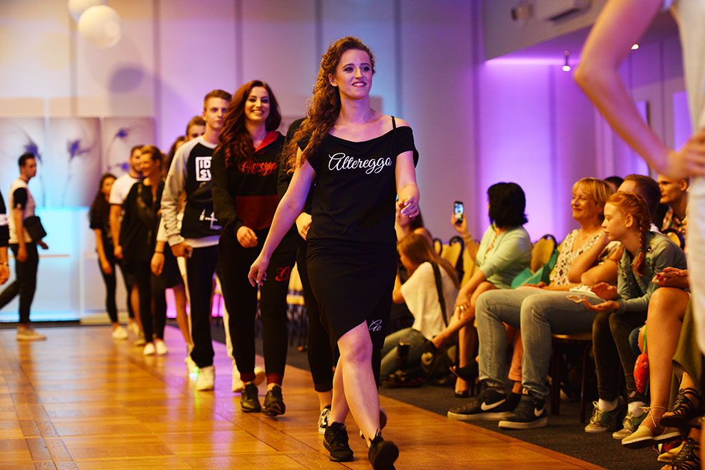 Gwiazdy seriali pokazały kreacje legnickich projektantów